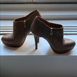 MICHAEL Michael Kors York Ankle Booties sz 6